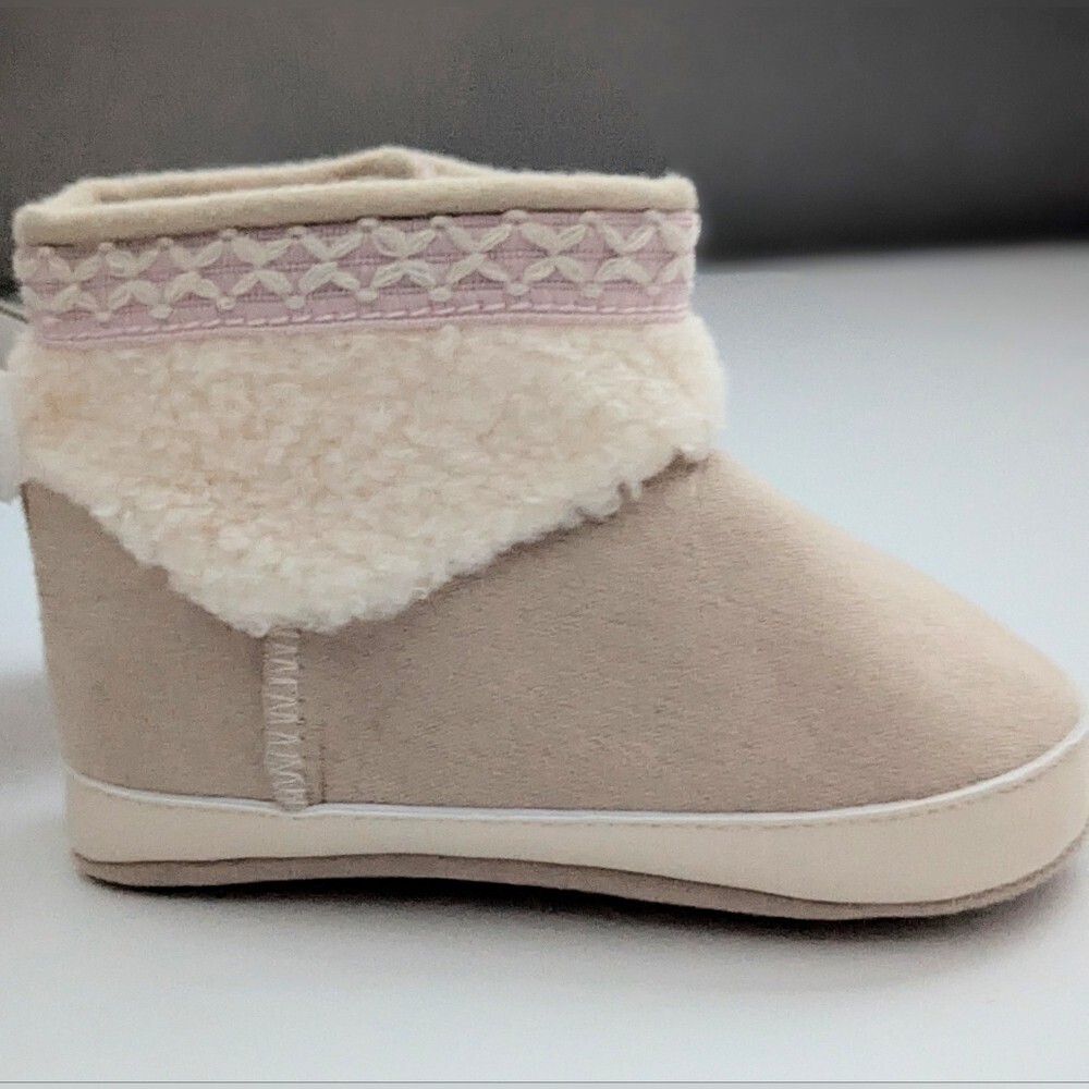 NWT Baby (Size 4) Booties/Boots/Slippers/Moccasins w/Velcro For Easy On/Off - Picture 11 of 16